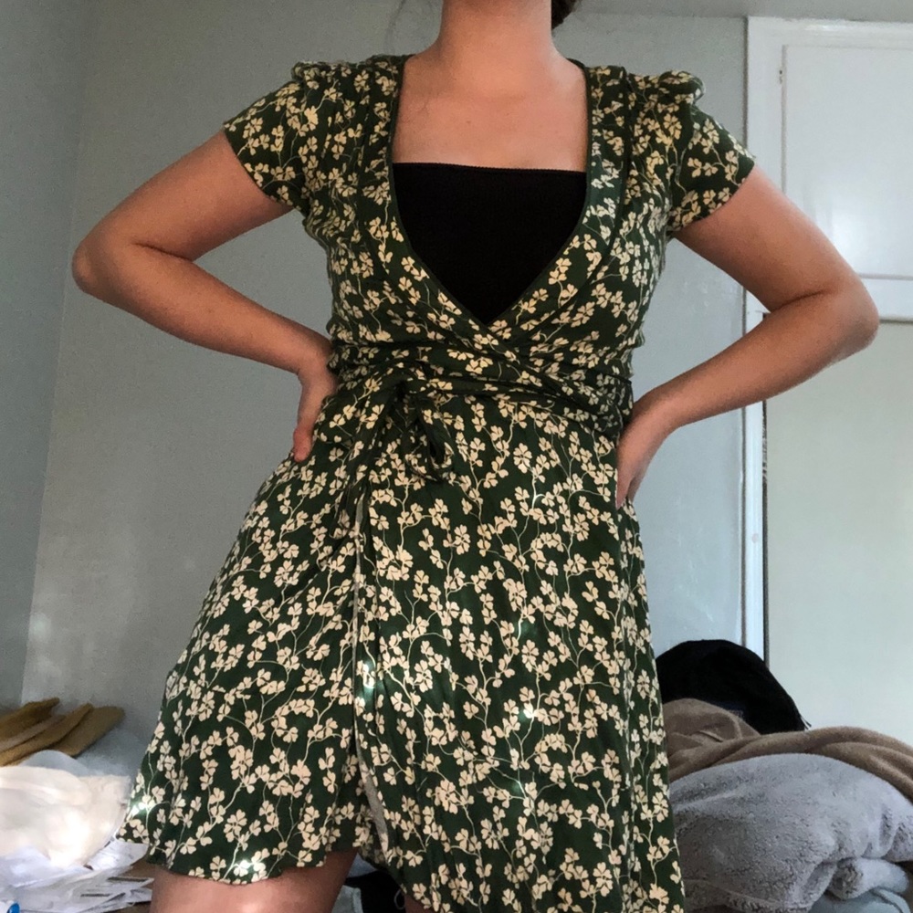 URBAN OUTFITTERS WRAP DRESS